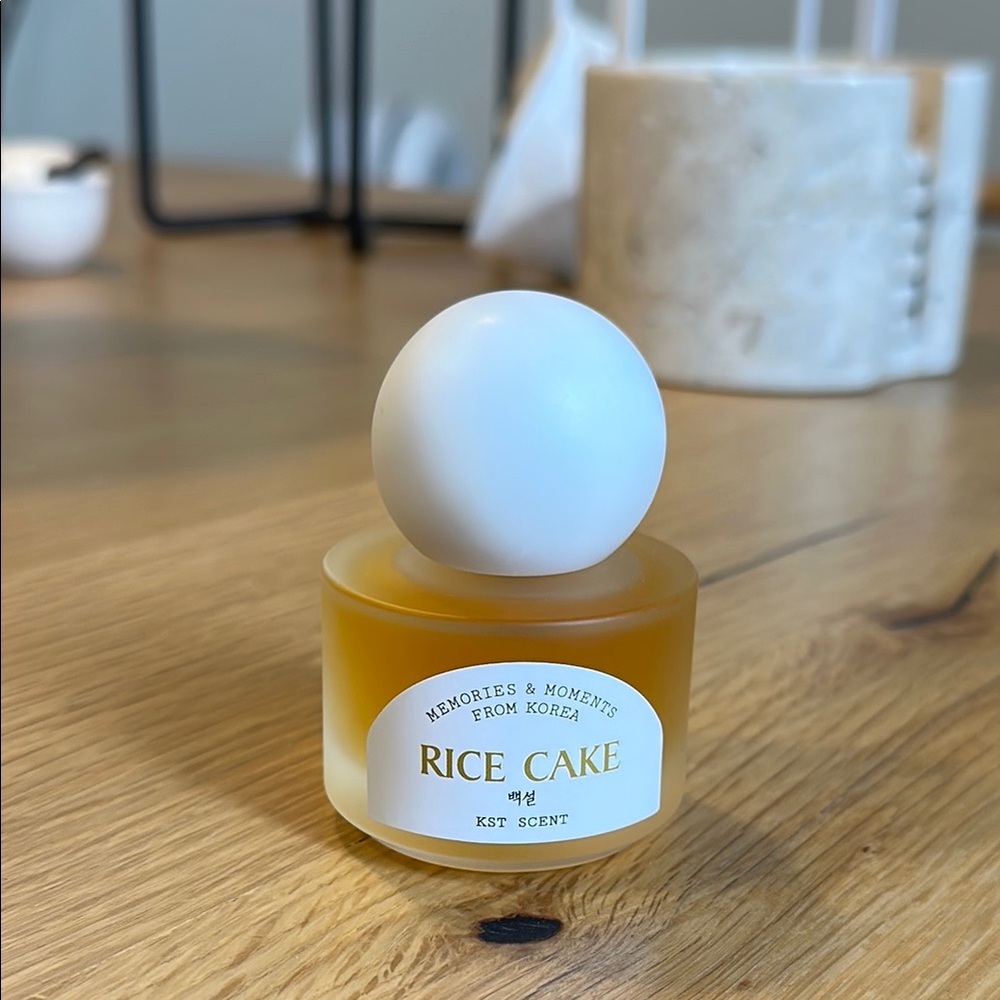 Rice Cake Perfume - White and Gold